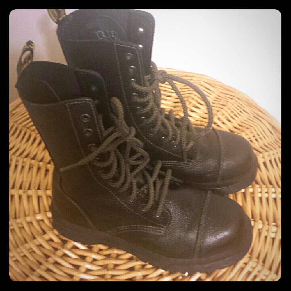 Doc Martens Ryan Unisex 10 - Eyelet Leather Boots